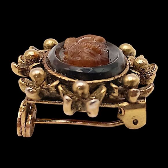 Root Beer Amber Glass Cameo Brooch Pin Antique Gold Tone MINI Carved Victorian - Picture 5 of 15